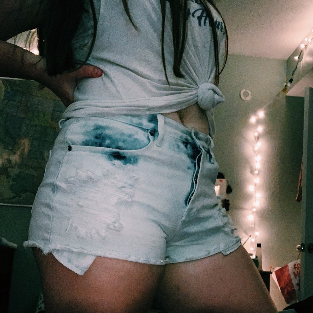 White distressed jean shorts